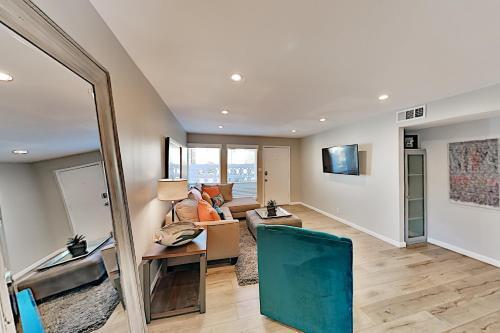 Freshly Updated Old Town Getaway With Pool & Patio Townhouse