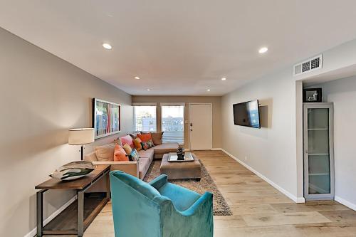 Freshly Updated Old Town Getaway With Pool & Patio Townhouse
