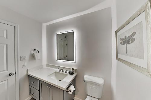 Freshly Updated Old Town Getaway With Pool & Patio Townhouse
