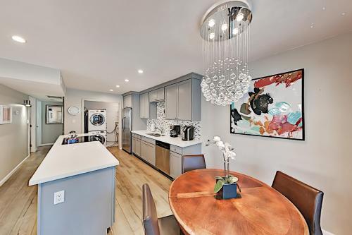 Freshly Updated Old Town Getaway With Pool & Patio Townhouse