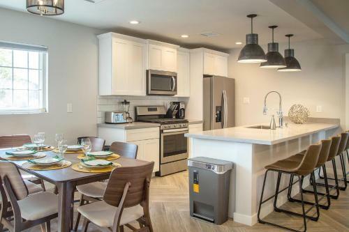 Scottsdale - 7532 E Hazelwood St