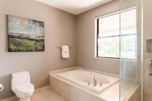 N 75th St #201 - Ivory I