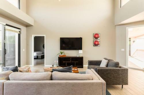N 75th St #201 - Ivory I