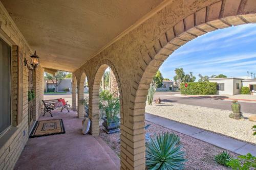 Colorful Home With Grill Less Than 4 Mi To Talking Stick Golf