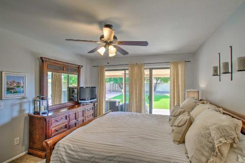 Colorful Home With Grill Less Than 4 Mi To Talking Stick Golf