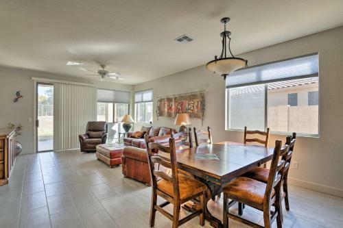 Contemporary House About 6 Miles To Pinnacle Peak Park!