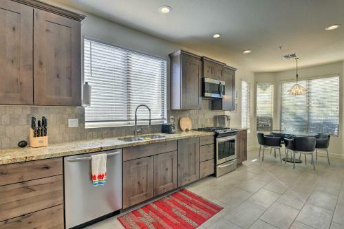 Contemporary House About 6 Miles To Pinnacle Peak Park!