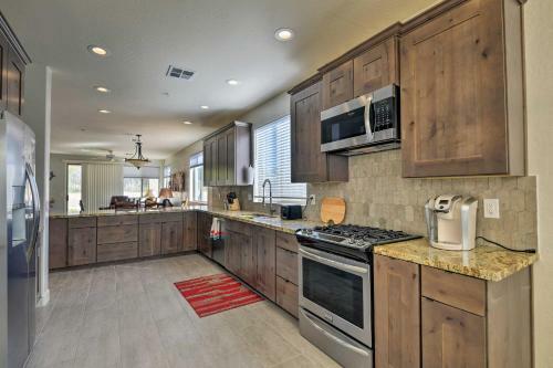 Contemporary House About 6 Miles To Pinnacle Peak Park!