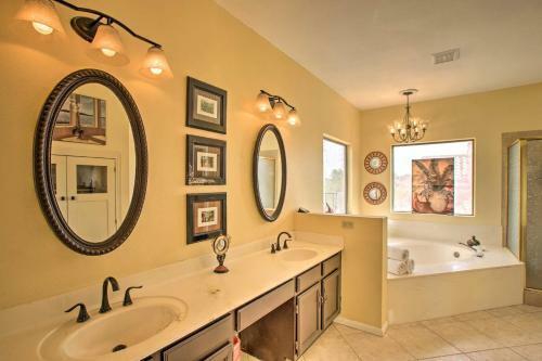Desert Dreamscape Luxe Home And Private Pool!