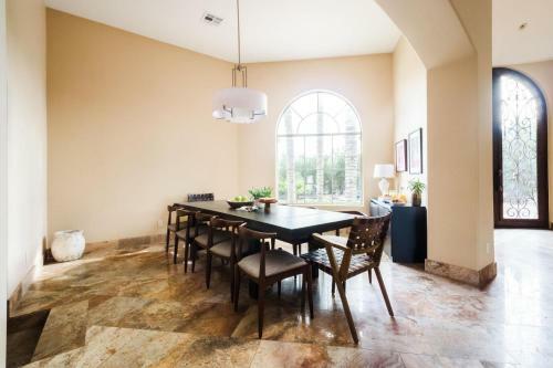 Farrier - Spectacular 7br Mediterranean-style Estate W Pool & Spa