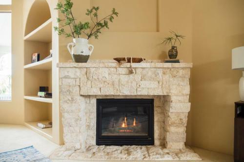 Farrier - Spectacular 7br Mediterranean-style Estate W Pool & Spa