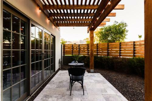Onyx - Stylish Modern Home W Pool & Modern Design