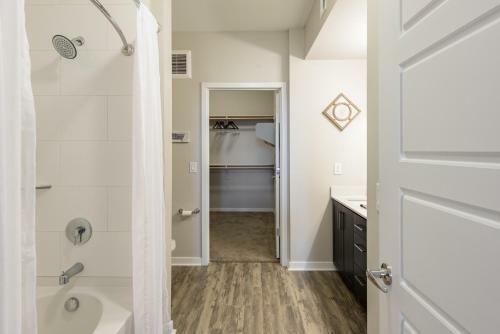 Apartamento Tpc And Kierland Commons 2 Miles-overlooking Luxury Pool-with Parking