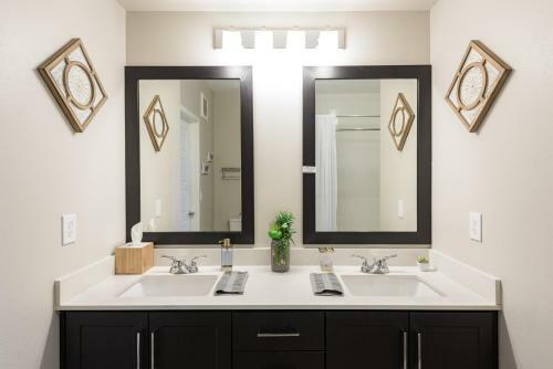 Apartamento Tpc And Kierland Commons 2 Miles-overlooking Luxury Pool-with Parking