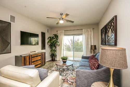 Apartamento Tpc And Kierland Commons 2 Miles-overlooking Luxury Pool-with Parking