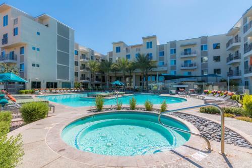 Apartamento Tpc And Kierland Commons 2 Miles-overlooking Luxury Pool-with Parking