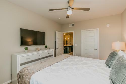Apartamento Tpc And Kierland Commons 2 Miles-overlooking Luxury Pool-with Parking