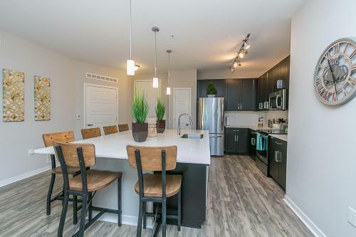 Apartamento Tpc And Kierland Commons 2 Miles-overlooking Luxury Pool-with Parking