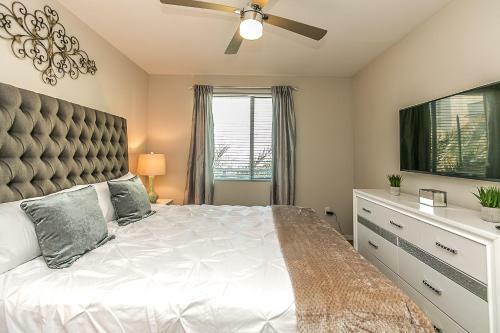 Apartamento Tpc And Kierland Commons 2 Miles-overlooking Luxury Pool-with Parking