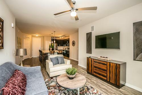 Apartamento Tpc And Kierland Commons 2 Miles-overlooking Luxury Pool-with Parking