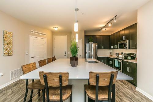 Apartamento Tpc And Kierland Commons 2 Miles-overlooking Luxury Pool-with Parking