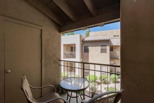 Gorgeous North Scottsdale 2 Bdrm Condo