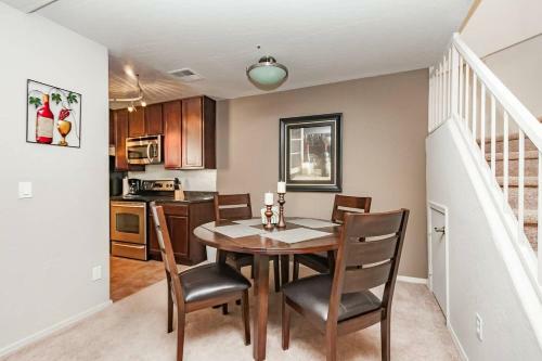 Gorgeous North Scottsdale 2 Bdrm Condo
