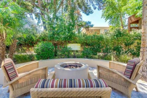 Stylish Old Town 2 Bdrm Ground Floor Condo