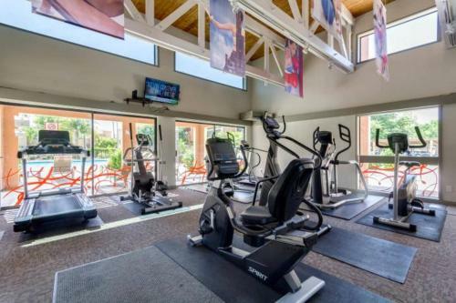 Stylish Old Town 2 Bdrm Ground Floor Condo