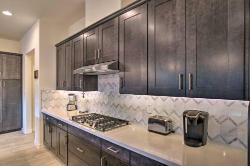 Townhome With Pool Access, Outdoor And Urban Fun!