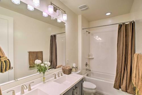 Townhome With Pool Access, Outdoor And Urban Fun!
