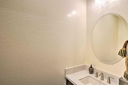 Townhome With Pool Access, Outdoor And Urban Fun!