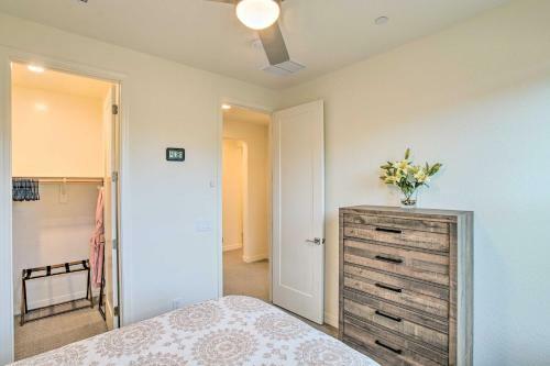 Townhome With Pool Access, Outdoor And Urban Fun!