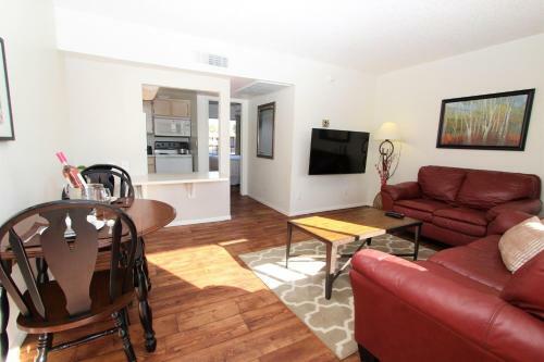 224 - Peak Location. Full Apartment