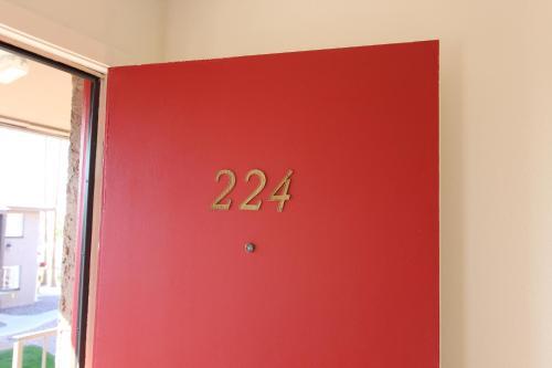 224 - Peak Location. Full Apartment