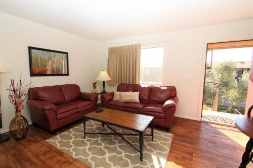 224 - Peak Location. Full Apartment
