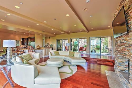 Sleek Paradise Valley Home With Private Acre And Views
