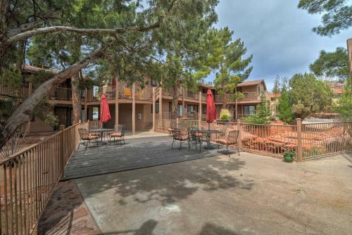 Apartamento South Sedona Condo With Pool Access - Walk To Shops!