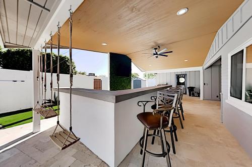 8115edge Home