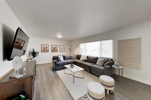 8115edge Home