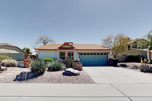Unique Oasis - Private Pool, Outdoor Kitchen, Gym Home