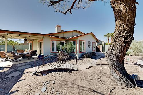 Unique Oasis - Private Pool, Outdoor Kitchen, Gym Home