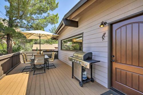 Sedona Getaway With Hot Tub, Deck, And Red Rock Views!