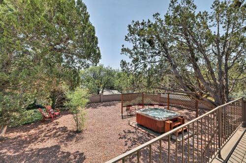 Sedona Getaway With Hot Tub, Deck, And Red Rock Views!