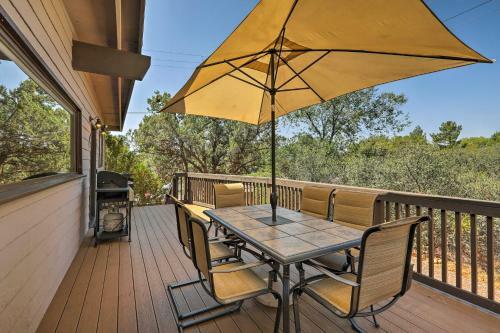 Sedona Getaway With Hot Tub, Deck, And Red Rock Views!