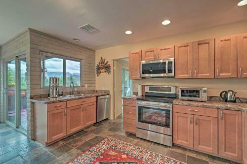 Quiet Boho House With Red Rocks Views, Walk To Trails