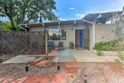 Unique Uptown Townhome With Spacious Yard And Fire Pit