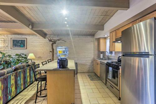 Unique Uptown Townhome With Spacious Yard And Fire Pit
