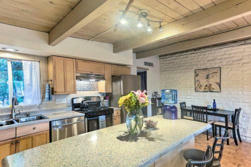 Unique Uptown Townhome With Spacious Yard And Fire Pit