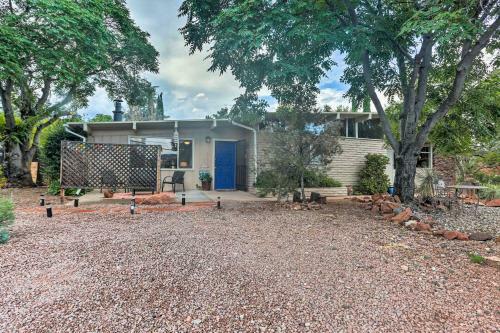Unique Uptown Townhome With Spacious Yard And Fire Pit